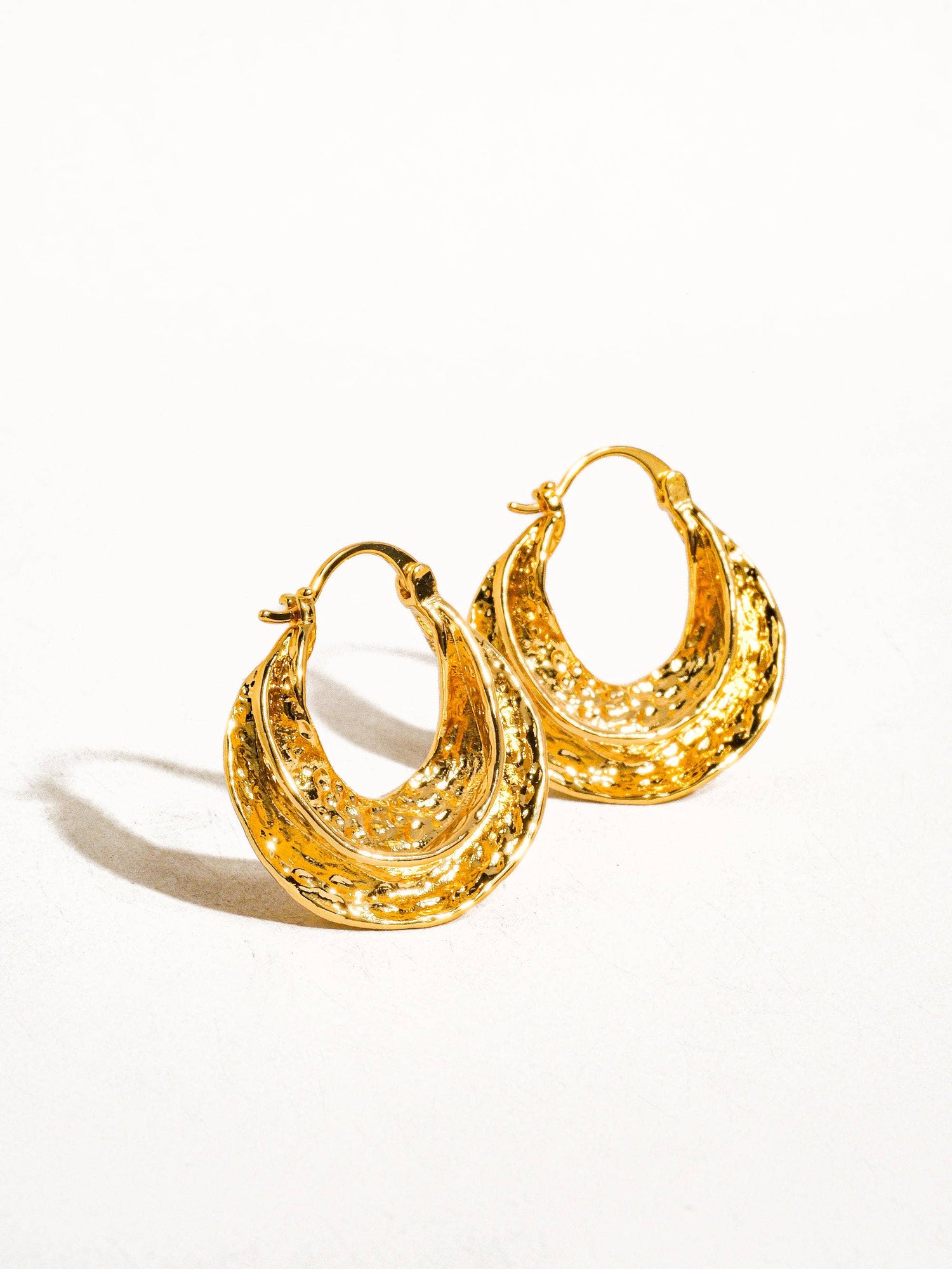 Winfred 18K Gold Swirl Hoop Earring - Savedra James
