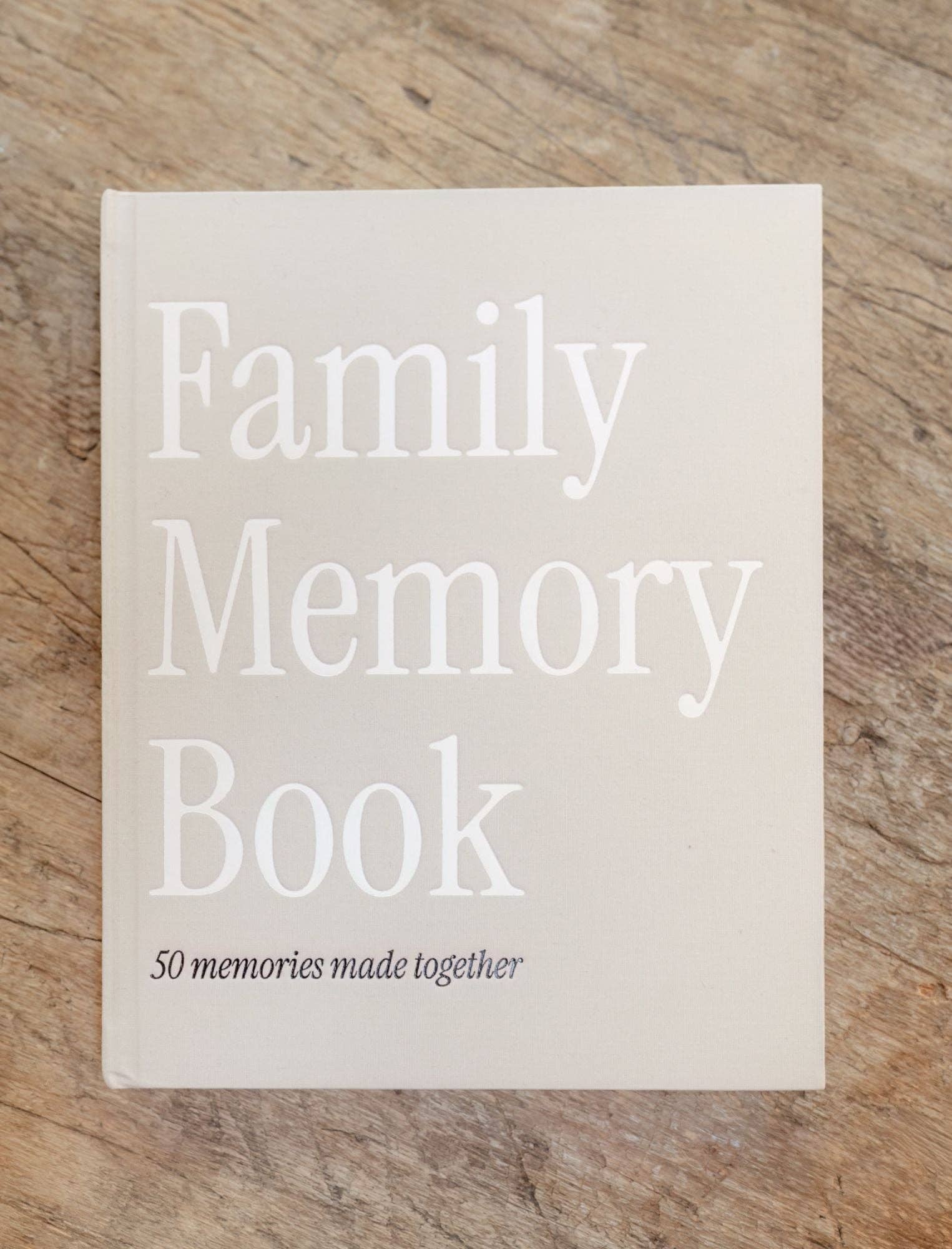 Family Memory Book: 50 memories made together - Savedra James