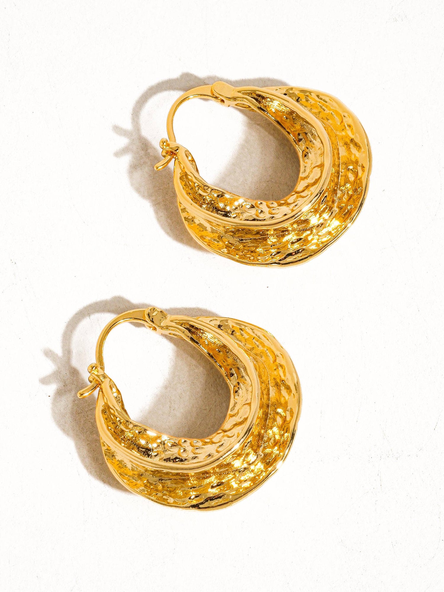 Winfred 18K Gold Swirl Hoop Earring - Savedra James